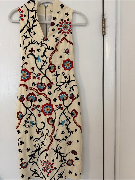 Alice + Olivia Dresses & Skirts - Alice and Olivia sleeveless Floral Embroidered Sheath Dress